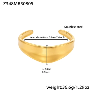 Dimensiones del brazalete ancho de acero inoxidable dorado con textura en curva S
