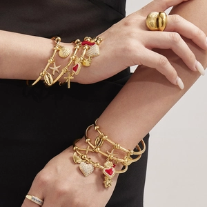 Bracelets empilables en acier doré 18k avec breloques cœur et pierres en zircone