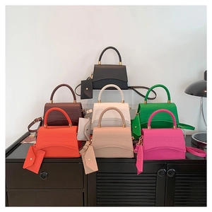 Bolso bandolera chic en piel de cocodrilo sintética con monedero en varios colores