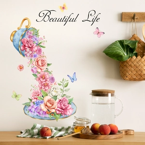 Sticker mural avec tasse à café, cascade de fleurs et papillons colorés pour déco