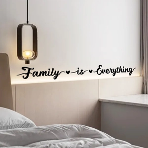 Adesivo murale moderno Family is Everything in vinile con cuore per la camera