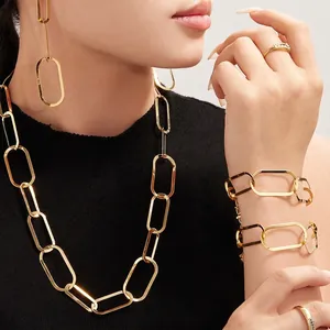 Bijoux En Acier Inoxydable Plaqué Or 18K Collier Bracelet Et Boucles D'Oreilles Chaîne Trombone Design Minimaliste