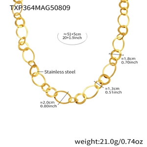 Détails de ce collier en acier inoxydable plaqué or 18 carats aux maillons ovales variés