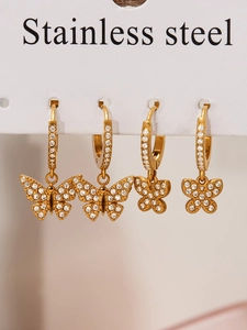 Détail de boucles d'oreilles papillon en acier inoxydable doré 18 carats avec cristaux