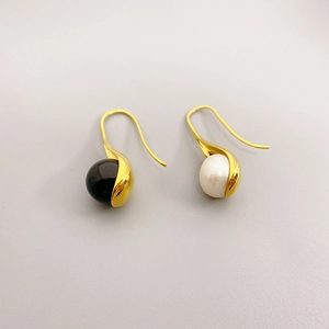 Minimalist Brass Gold Platinum Plated Cultured Artificial Pearl Black Agate Hook Earrings For Women Elegant Geometric Dangle Ear Jewelry