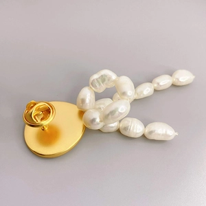 Golden bee relief disc brooch with baroque pearls and elegant bow design