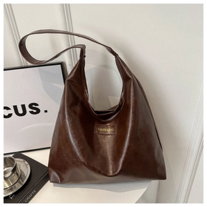 Retro dark brown oily leather tote bag with large capacity and vintage fashion label