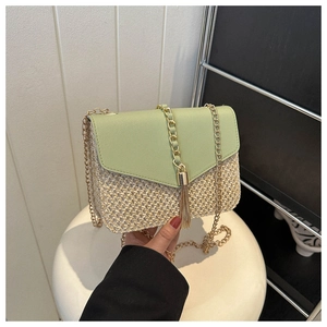 Women Woven Straw Crossbody Bag Contrast Color PU Leather Flip Shoulder Bag Gold Chain Tassel Vacation Beach Small Square Bag