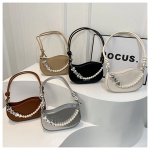 Sac à Bandoulière Hobo pour Femmes avec Chaîne en Künstliche Perles et Cœur Cuir PU Demi-Lune Sac Selle Sac Sous l'Aisselle Minimaliste Chic