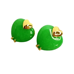 Boucles d'oreilles cœur dorées 18K ornées de pierres d'émeraude verte élégante
