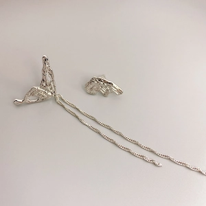 Boucles D'oreilles Papillon En Métal Liquide Asymétriques En Cuivre Couleur Argent Long Gland Chaîne Torsadée Bijoux