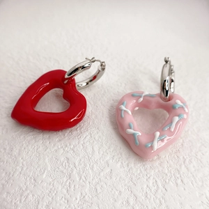 Exaggerated heart pendant earrings in red and pink marble texture with metal hoops