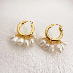 Detail of 18K gold-plated brass hoop earrings with multiple clustered teardrop pearls