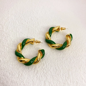 Chic gold-plated C-shaped twisted rope hoop earrings with deep green enamel finish