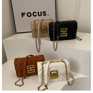 Minimalist PU Leather Quilted Small Square Shoulder Bag For Women Fashion Chain Crossbody Bag With Geometric Metal Buckle