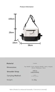 Gedetailleerde afmetingen van de zwart-witte canvas messenger tas met kleurblokken