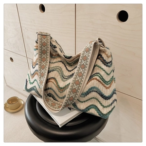 Sac seau en toile rétro avec motif rayé et large bandoulière jacquard géométrique