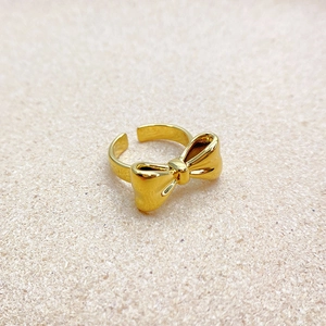 Strukturierter goldener Schleifenring mit 18K Vergoldung und verstellbarem Band