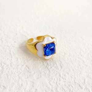 Bague en laiton plaqué or 18 carats avec pierre carrée bleue et fleurs émaillées