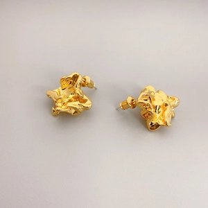 Unregelmäßige Lava-Struktur Goldstecker mit 18K-Vergoldung und 925er Silberstift