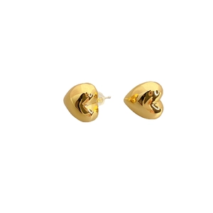 Minimalist gold heart stud earrings with a high-polished mirror finish and S925 silver needles