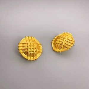 Fashionable round geometric diamond lattice 18K gold-plated brass stud earrings