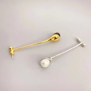Minimalist long teardrop drop earrings with black agate and white pearl in gold and silver