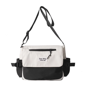 Japanse zwart-witte crossbody tas met grote capaciteit en verstelbare gespen voor school