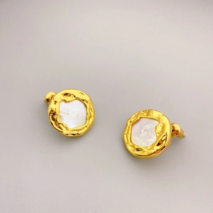 Retro hammered gold stud earrings with baroque freshwater pearl inlays for women