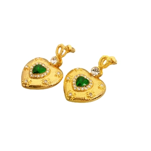 Boucles d'oreilles cœur texture lave avec cristaux verts et diamants scintillants dorés