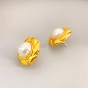 Élégantes boucles d'oreilles moulin à vent dorées avec perles et tiges en argent S925