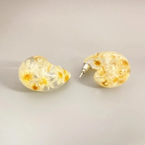C-shaped resin earrings with real dried daisy flowers and S925 silver posts