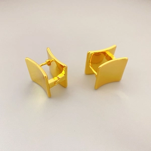 Boucles d'oreilles carrées en H en laiton avec plaquage or 18 carats et finition polie