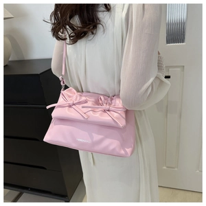 Sac cabas rose en similicuir souple avec détails de nœuds et lettrage Fashion & Bags