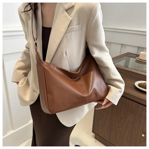 Borsa hobo minimalista in pelle PU marrone con tracolla regolabile da donna in stile lifestyle