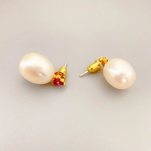 Boucles D'oreilles Puces En Künstliche Perles De Culture Avec Zircon Rouge Laiton Plaqué Or 18K Tige En Argent Sterling 925 Vintage