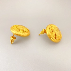 Luxurious gold round stud earrings featuring an intricate woven texture design for women