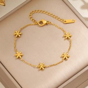 Bracciale Margherita Placcato Oro Acciaio Inossidabile Ciondoli Multipli Regolabile Elegante Dolce Stile Coreano Gioielli Per Donna