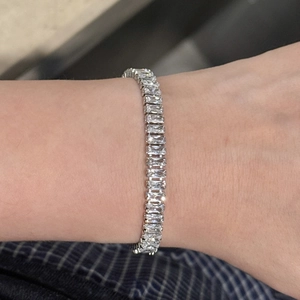 Bracciale Tennis Minimalista in Acciaio Inossidabile con Zirconia Rettangolare per Donna Elegante Colore Argento Gioielli da Mano