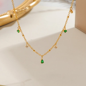 Collier luxe plaqué or 18 carats avec pendentifs émeraude en forme de goutte d'eau