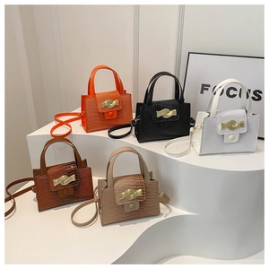 Sacs à bandoulière gaufrés crocodile avec boucle dorée en cinq couleurs assorties