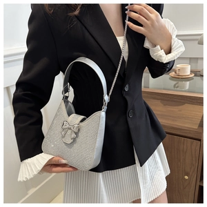 Sac à main argenté scintillant avec strass nœud papillon et bandoulière chaîne