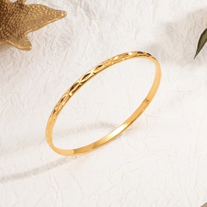 Polished 18K gold titanium steel bangle with diamond geometric engraved pattern
