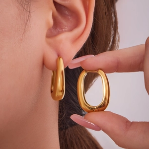 Boucles d'oreilles créoles ovales dorées en forme de U en acier inoxydable plaqué or 18k