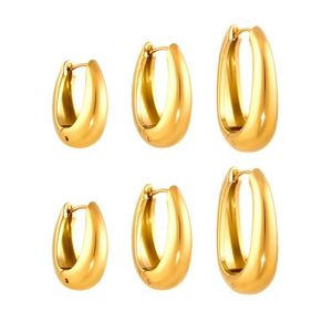 Trois paires de créoles en U en acier inoxydable plaqué or 18 carats de trois tailles