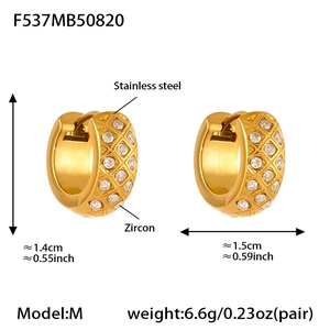 Details von CNC-gravierten Gitterohrringen mit Zirkonia-Besatz und 18k Vergoldung