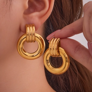 Minimalist 18k gold plated irregular double hollow hoop earrings on model