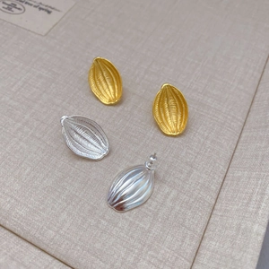Pastoral 925 silver needle stud earrings in gold and silver finish with leaf texture
