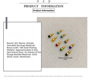 Detail der 18K vergoldeten Achat-Ohrstecker mit S925 Silberstift in verschiedenen Farben