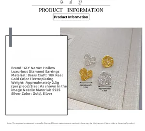 Détail des boucles d'oreilles cœur évidé avec plaquage en or 18 carats et diamants
